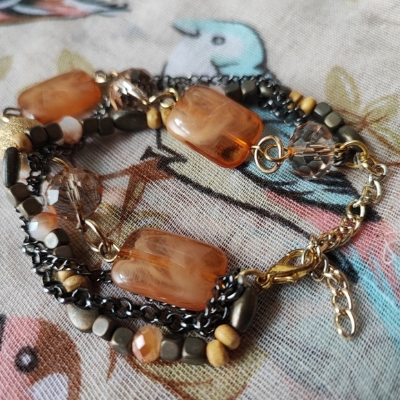 Light Weight Vintage Peach Swirl Gold Tone Clip Earrings EUC - Picture 8 of 8